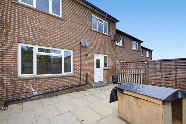 146, Roundway, Holmfirth photo 4