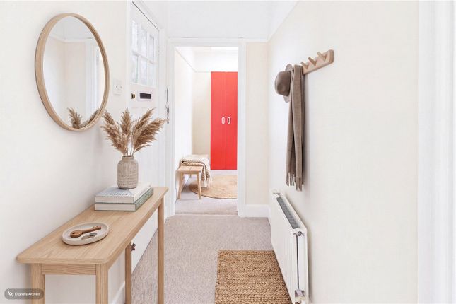 Flat 8, Cameford Court,, New Park Road, London photo 4
