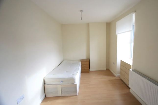 34, Lavender Hill, London photo 4
