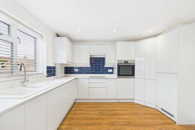54 Ingleside Crescent, Lancing photo 3