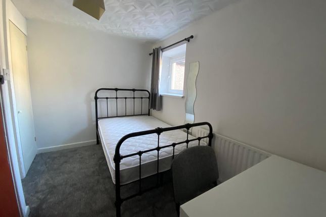 Room to rent in Queen Street, Treforest, Pontypridd CF37