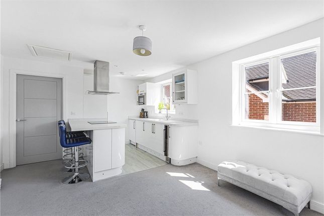 5 Skye Court, 35-37, Yarnells Hill, Oxfordshire photo 2