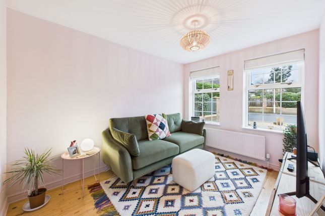 9, Burnleys Drive, Leeds photo 3