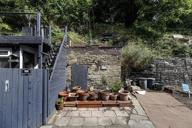 106, Upper Brow Road, Huddersfield photo 4