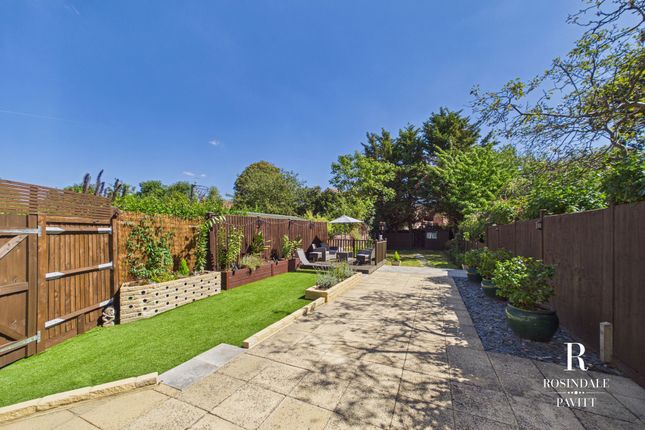 17 Meadow Walk, Wallington photo 4