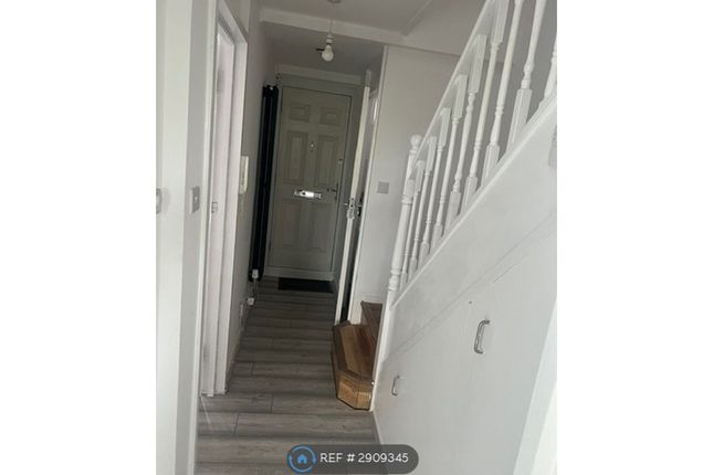 Gainsborough Avenue, Manor Park, London photo 2