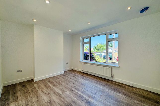 21, Fisher Close, Crawley photo 3