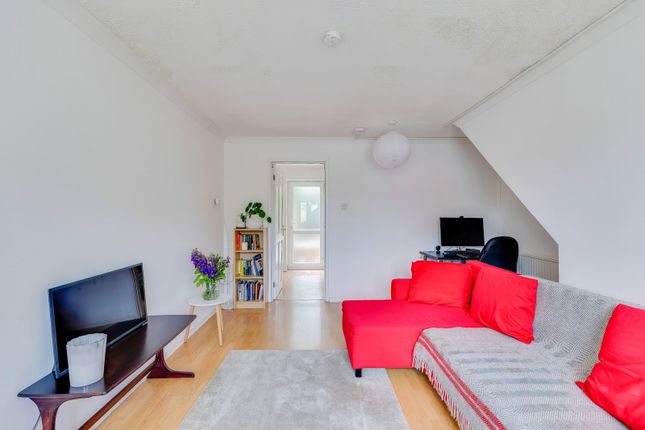 82, Woodlawn Way, Cardiff photo 3