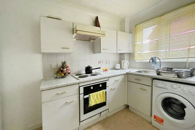 23, Sullivan Crescent, Milton Keynes photo 3