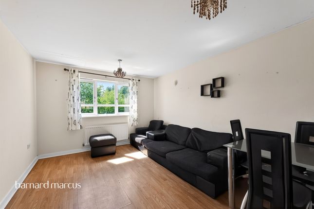 Flat 17, Hayden Court, Chertsey Road, Feltham photo 2