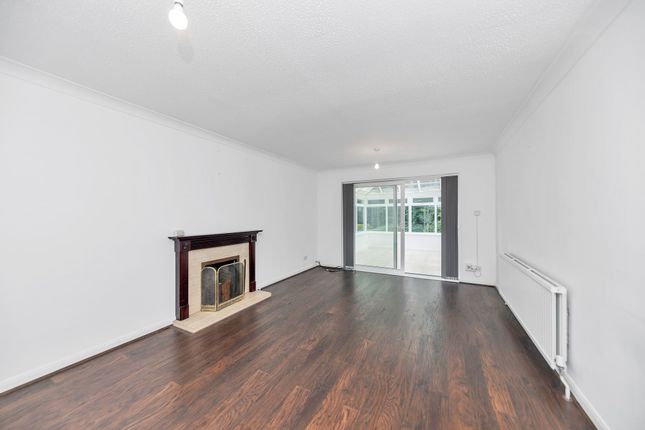 7 Shrubbery Grove, Royston photo 2