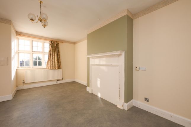 11 St Catharine's Road, Broxbourne photo 4