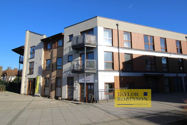 Thumbnail Flat to rent in Finlay Court, Common Wealth Drive, Three Bridges, Crawley, West Sussex .