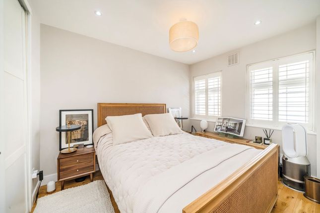 5 Gresham Mews, 5, Reynolds Road, London photo 4