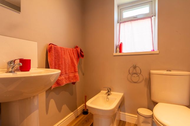 65, Sleningford Rise, West Yorkshire photo 3