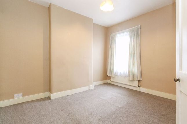 End terrace house for sale in Palmerston Street, Bedford