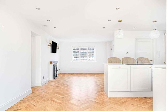 4 Stretton Close, Bradfield Southend photo 4