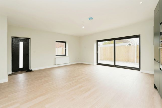 Flat for sale in Winchester Road, Romsey