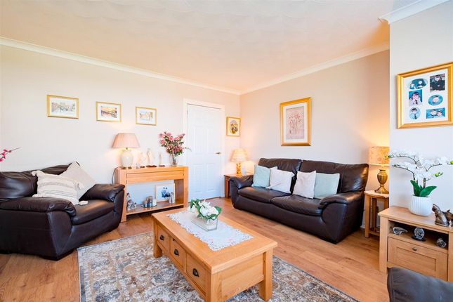 82, Myers Crescent, Uddingston photo 3