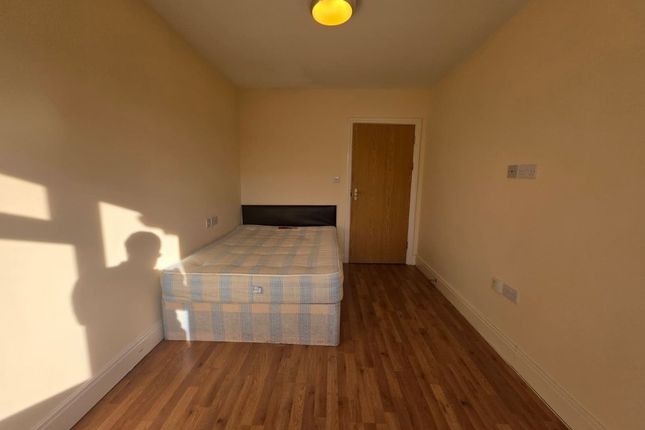 Flat 9, Whippendell Court, Watford photo 5