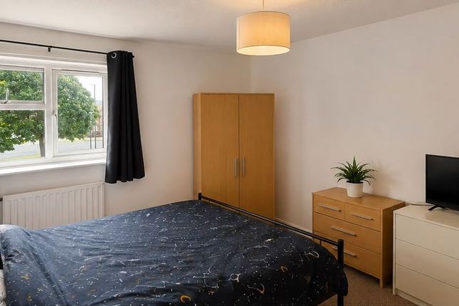 33, King Henry Court, Sunderland photo 4