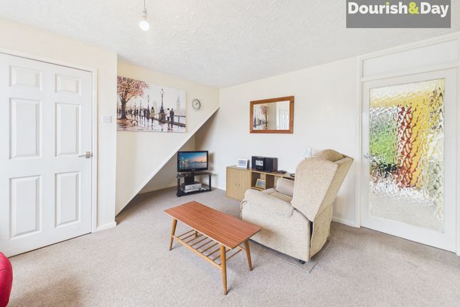 36 Moathouse Drive, Stafford photo 3