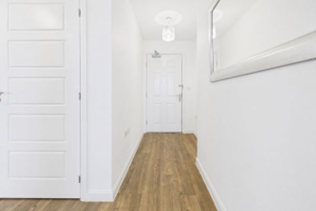 65 Percivale Close, Crawley photo 3