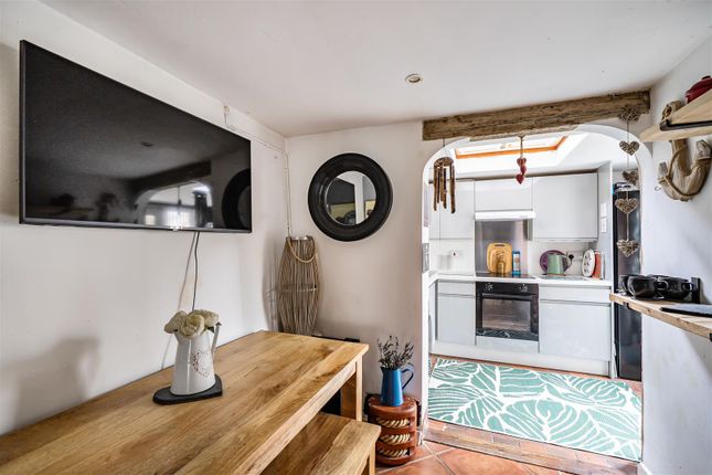 5 Foundry Knapp, West Road, Bridport photo 4