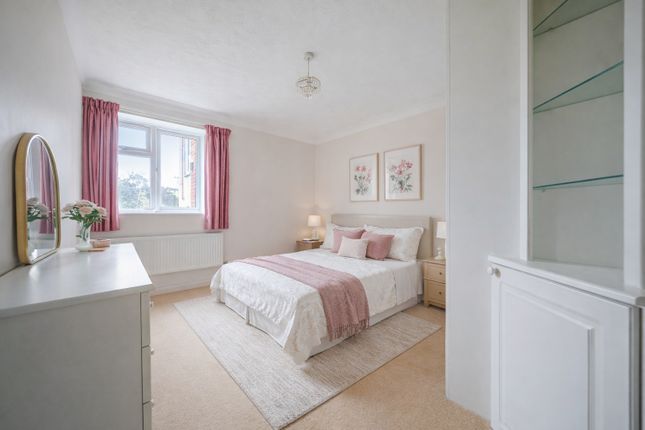 Flat 14, St. Catherines Court, 390, Sea Front, Hampshire photo 4