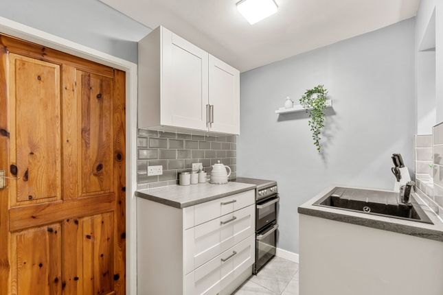 36, Reins Road, Brighouse photo 4