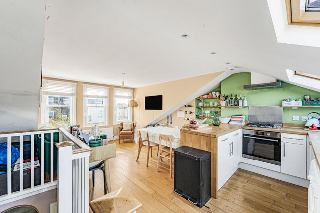 Flat 3, 82, Cricketfield Road, London photo 2
