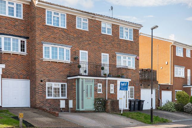 Thumbnail Town house for sale in Hillview Close, Purley