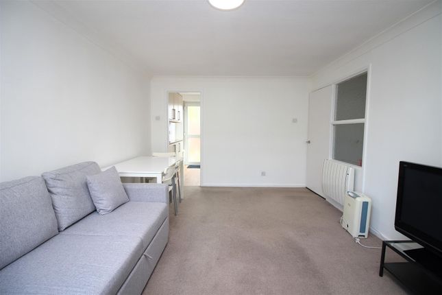 19, Trentham Avenue, Newcastle Upon Tyne photo 5