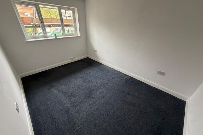 16, Byron House, Oldham photo 5