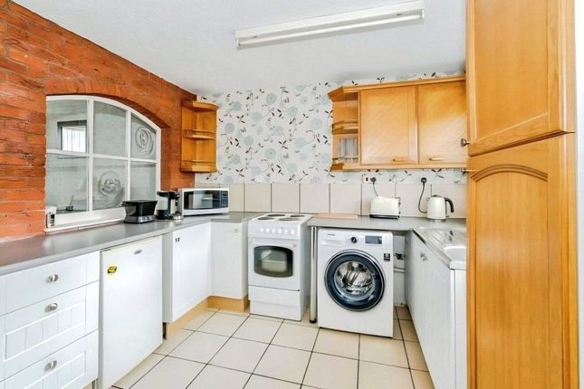 19, Pyeharps Road, Hinckley photo 2