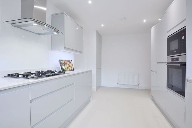 Flat to rent in Harley Road, Swiss Cottage