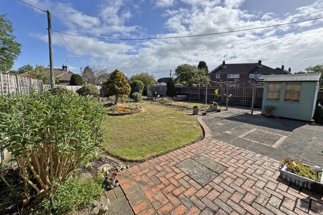 23, Broomfield, Elstead photo 2
