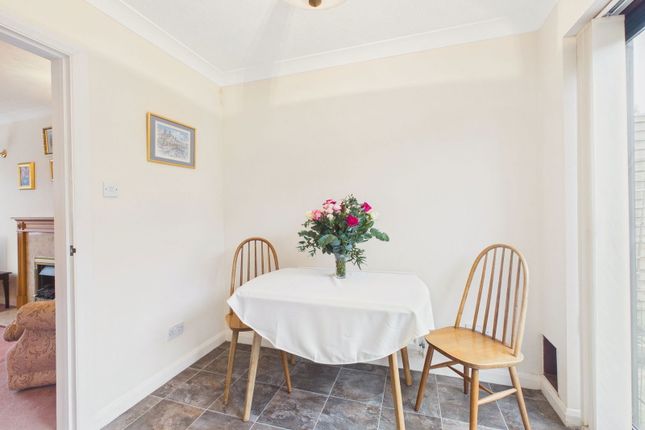 27, Lanyon Close, Horsham photo 4