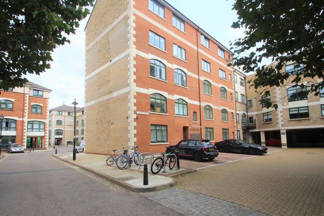 Flat to rent in Clifton Court, Corner Hall, Hemel Hempstead