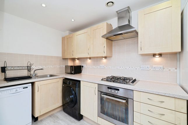 39 Kingston Square,, Buffers Lane, Surrey photo 3