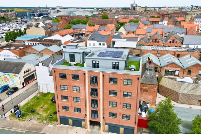 1-bed flat on Wellington Street, Hull, £100,000