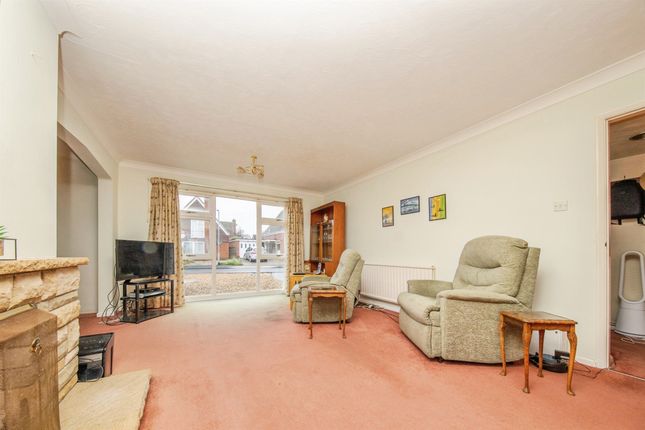 40, Sandringham Close, Ipswich photo 3