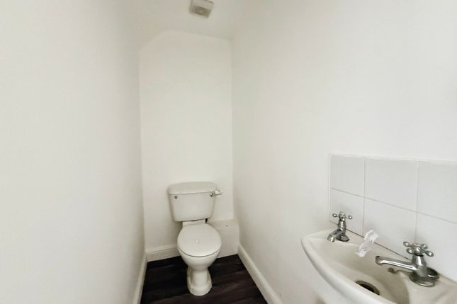 1 Lodge Court, Telford photo 2