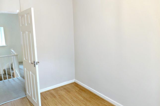 115, Pontshonnorton Road, Pontypridd photo 5