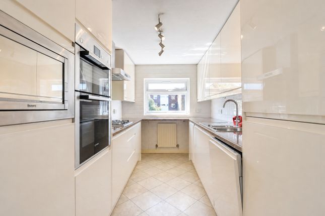 Flat 13, Oakbrook, 8 Court Downs Road, Beckenham photo 5