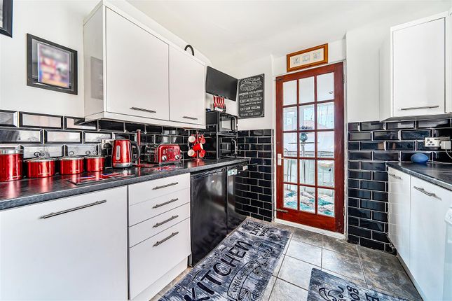 10, Tewkesbury Avenue, Fareham photo 3