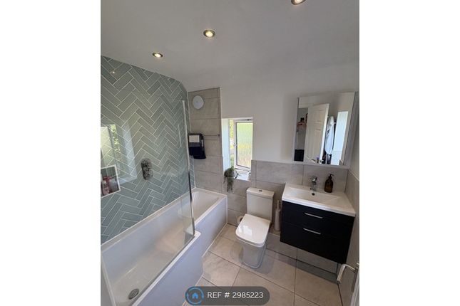 Stuart Close, Emmer Green, Reading photo 4