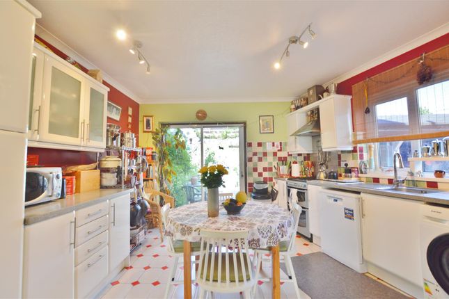 182, Stoke Poges Lane, Slough photo 4
