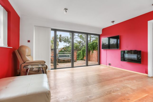 2 Waverley Crescent, Brighton photo 2