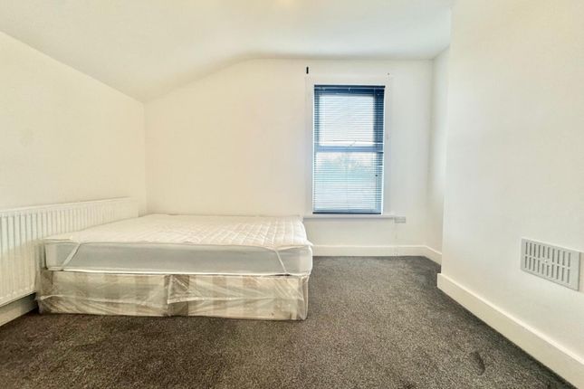 Flat 5 27 Bartram Road, LONDON photo 3